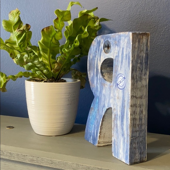 Letter R decor - Picture 2 of 5